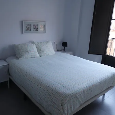 - Nuno Gomez, 24 Apartment