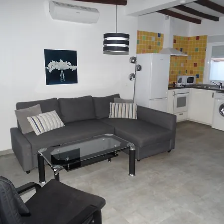 Apartment - Nuno Gomez, 24 *